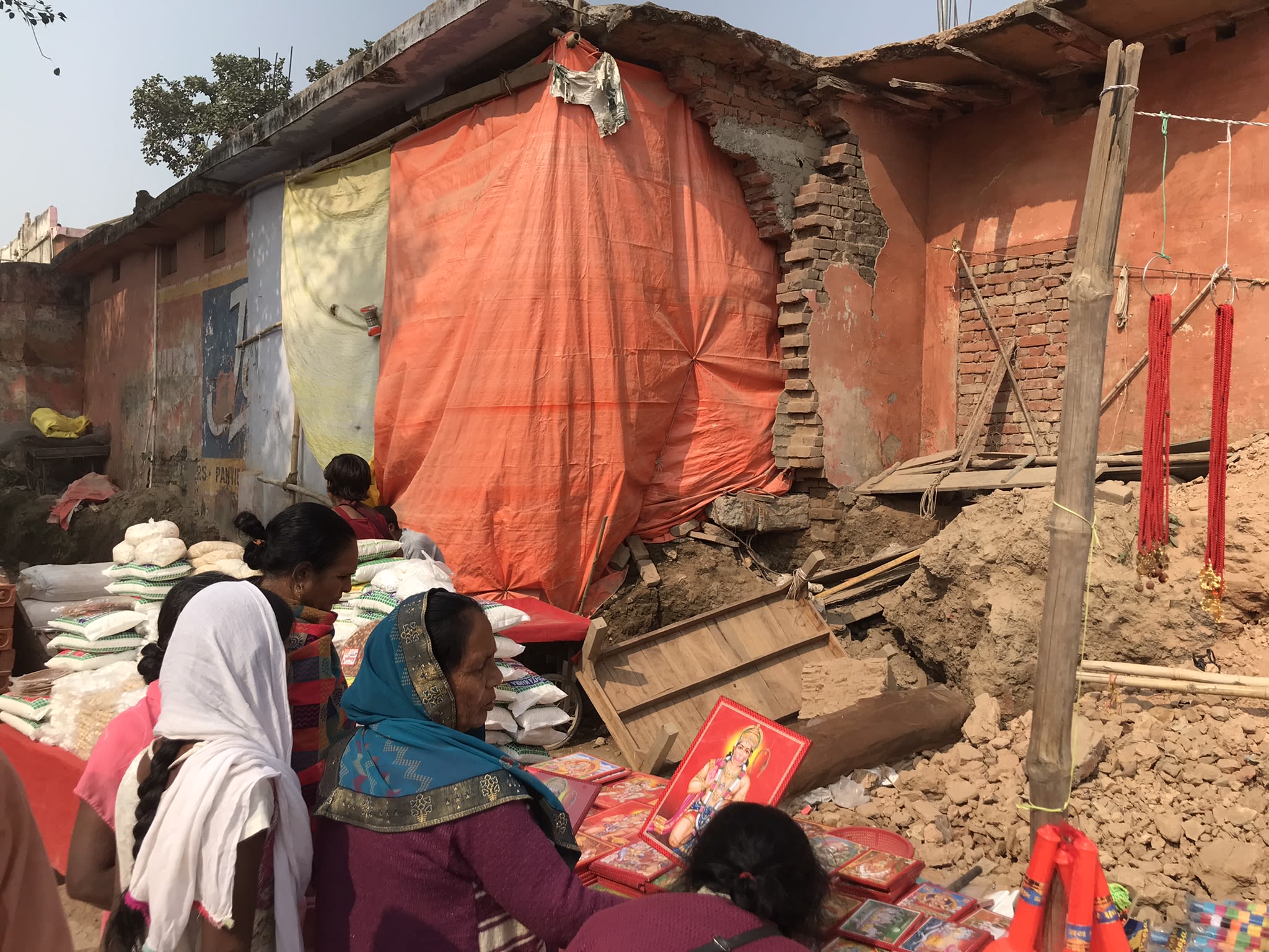 Broken buildings are a common sight in the temple town. Hundreds of residents were forced to give up their businesses and homes during the land acquisition process for the Ayodhya’s redevelopment. Credit: DH Photo/Anand Singh