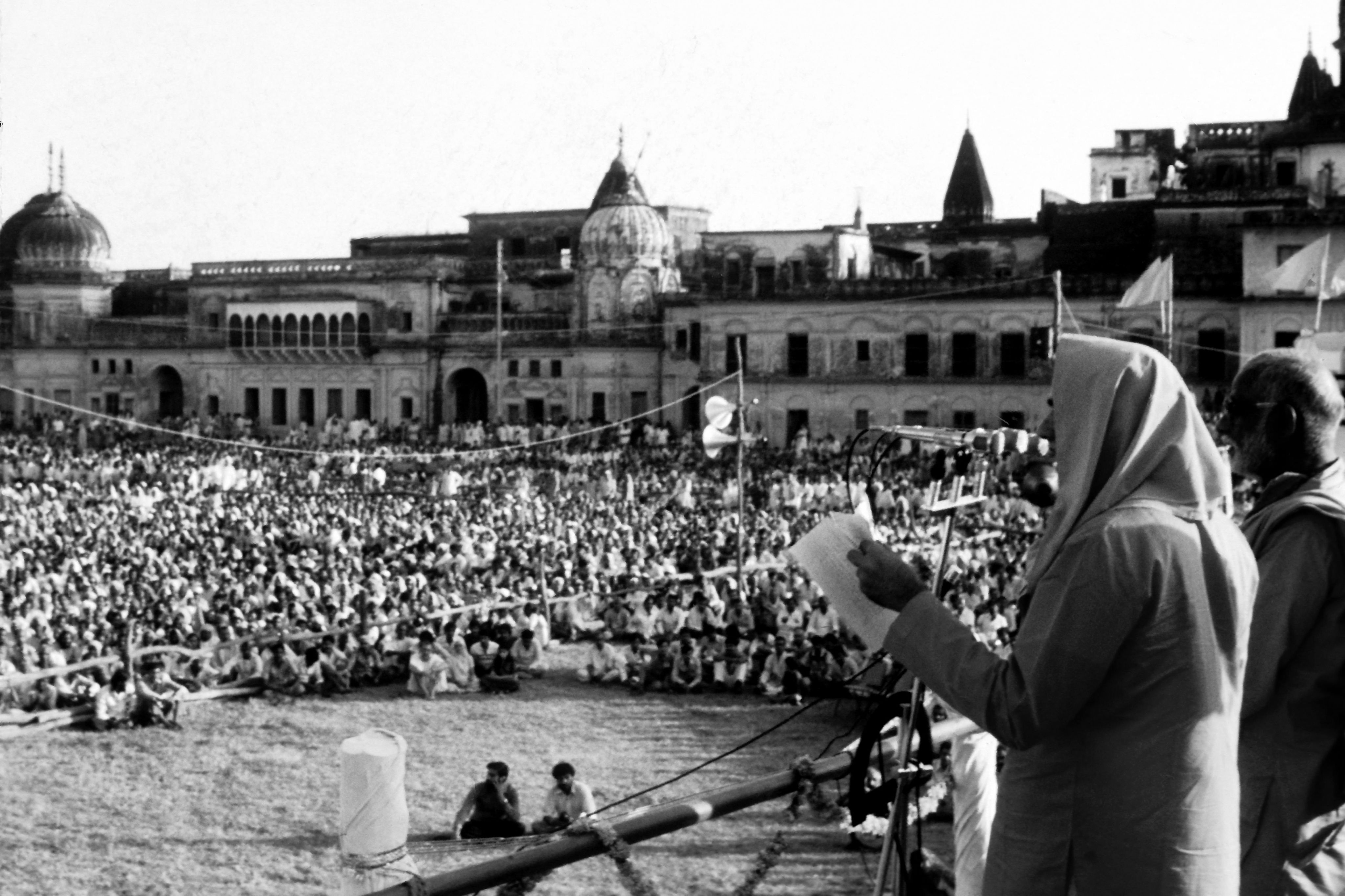 An undated photo of a VHP rally on the banks of river Sarayu. Credit: TPML Archives
