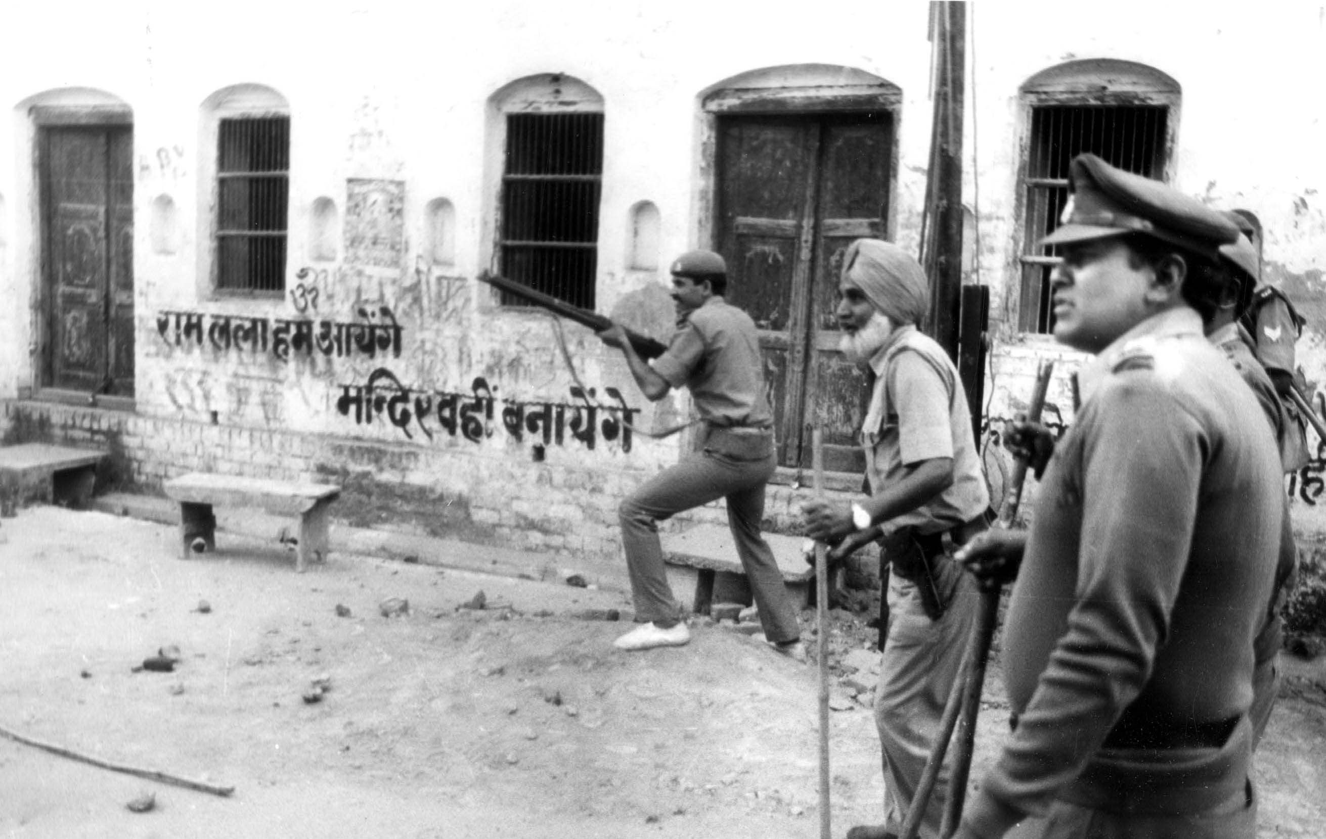 Police in action against karsevaks in Ayodhya, October 31, 1990. Credit: TPML Archives