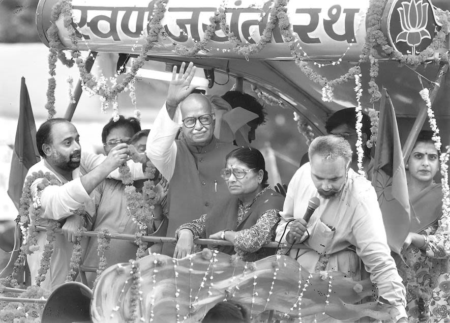 Advani and Modi seen during the Ram Rath Yatra. Credit: X/@SwatiTandon101