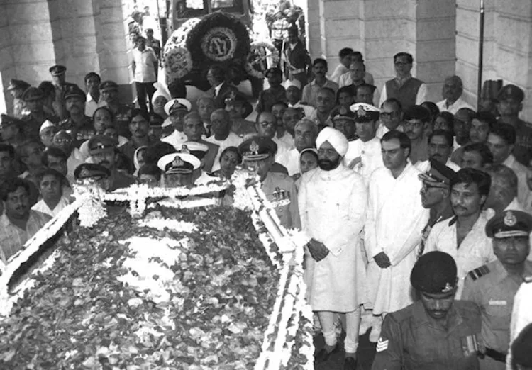 Body of PM India Gandhi at Teen Murti Bhavan, New Delhi. Credit: X/@IndiaHistorypic